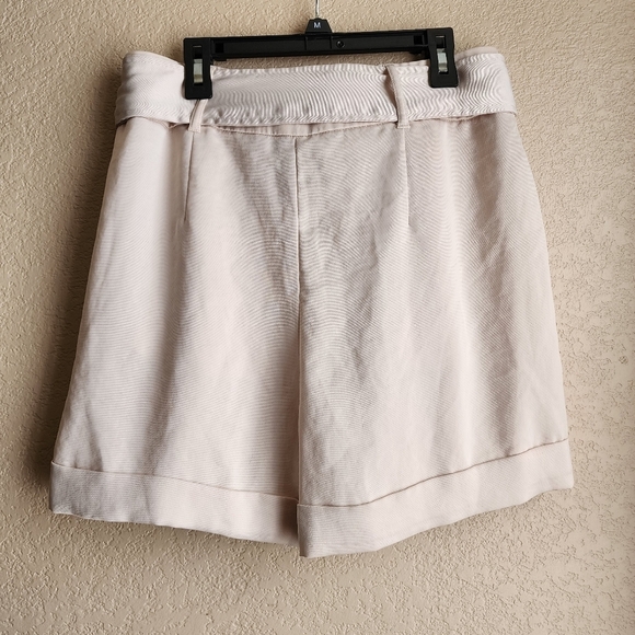 Express tan super high rise shortie shorts Size 6 - Picture 10 of 16